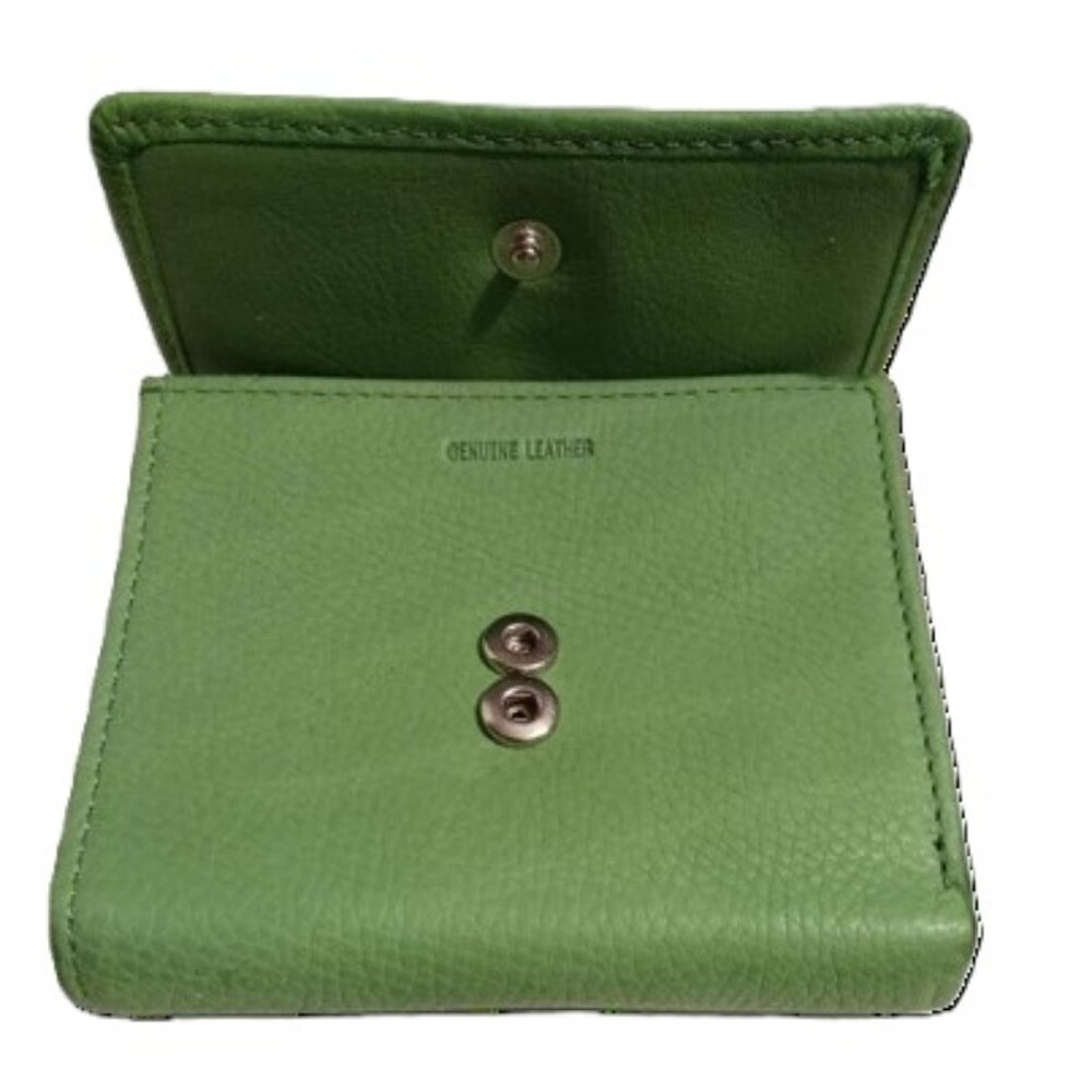 New Vintage Wilsons Leather Trifold Wallet with Snap Button Closure. (Pear)